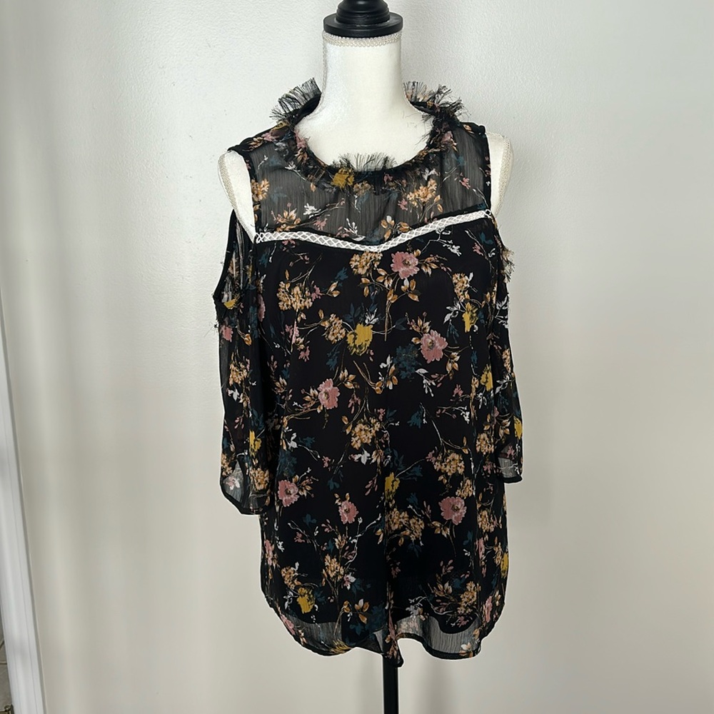 Gimmicks Open shoulder Blouse